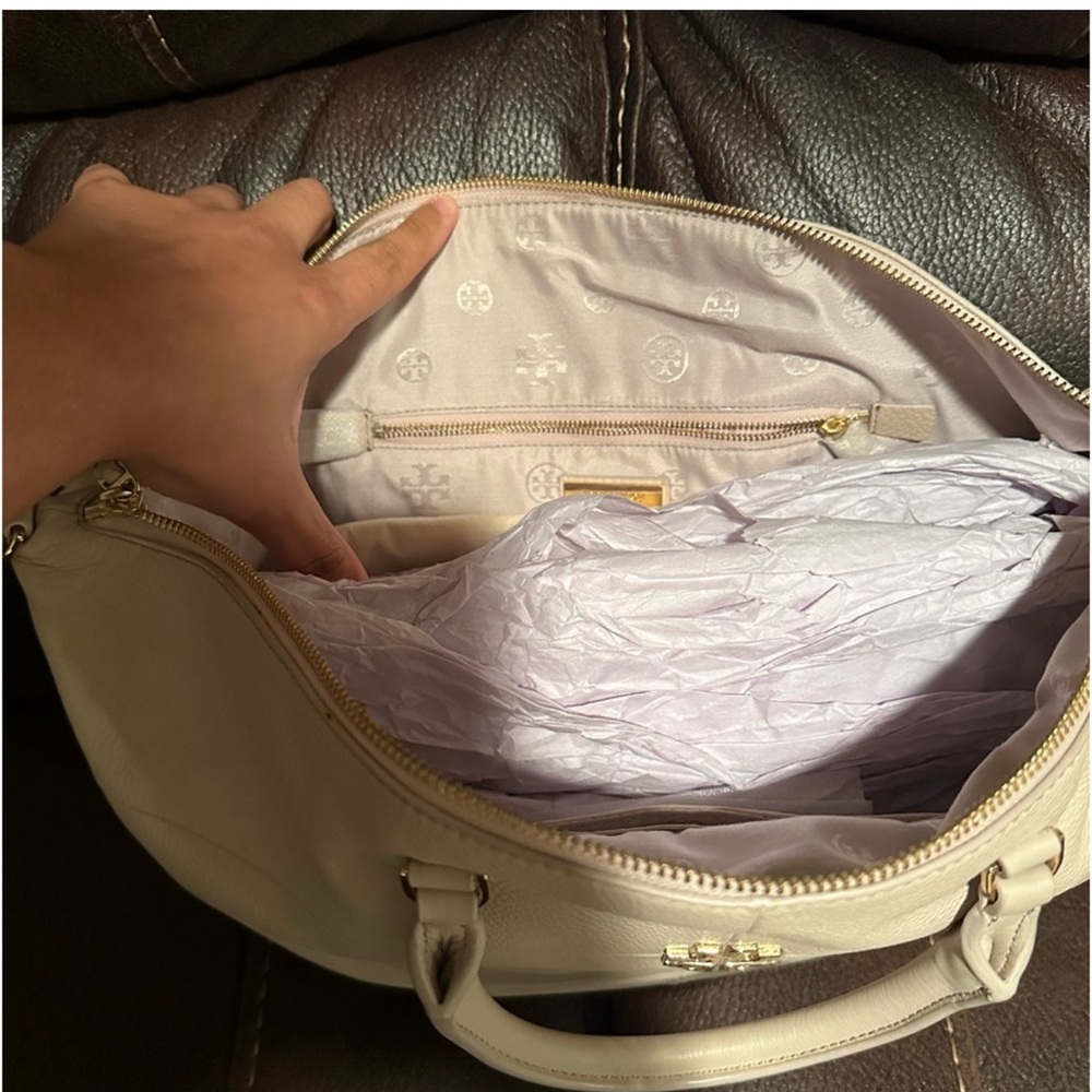 Tory Burch Cream Leather Tote - Picture 4 of 7